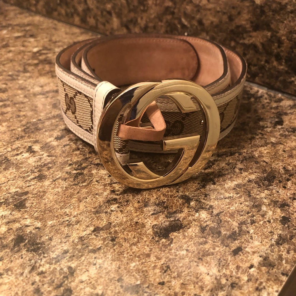 Women Gucci belt